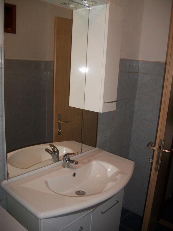 Apartment Luka โตรกีร์ ภายนอก รูปภาพ