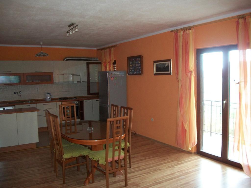 Apartment Luka โตรกีร์ ภายนอก รูปภาพ