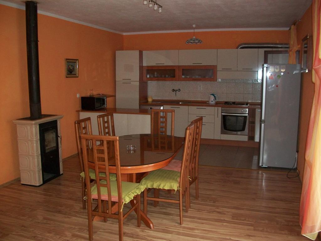 Apartment Luka โตรกีร์ ภายนอก รูปภาพ
