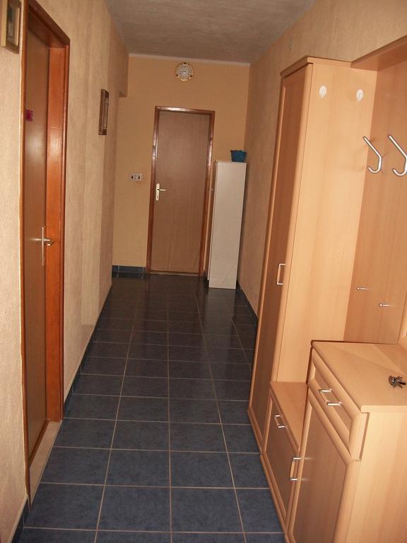 Apartment Luka โตรกีร์ ภายนอก รูปภาพ