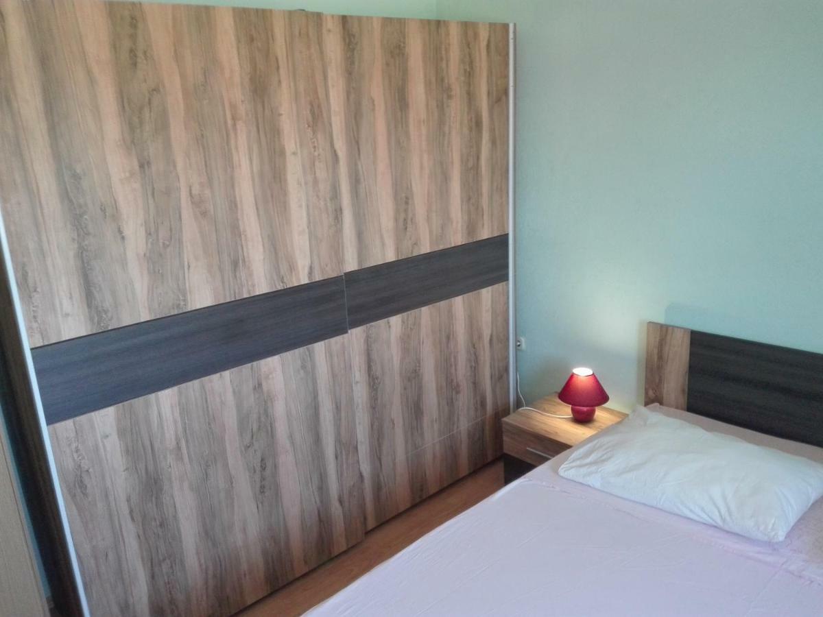 Apartment Luka โตรกีร์ ภายนอก รูปภาพ