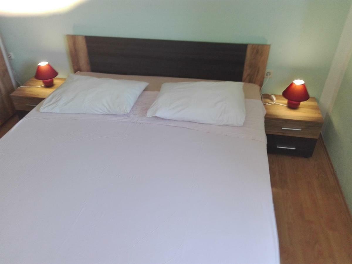 Apartment Luka โตรกีร์ ภายนอก รูปภาพ