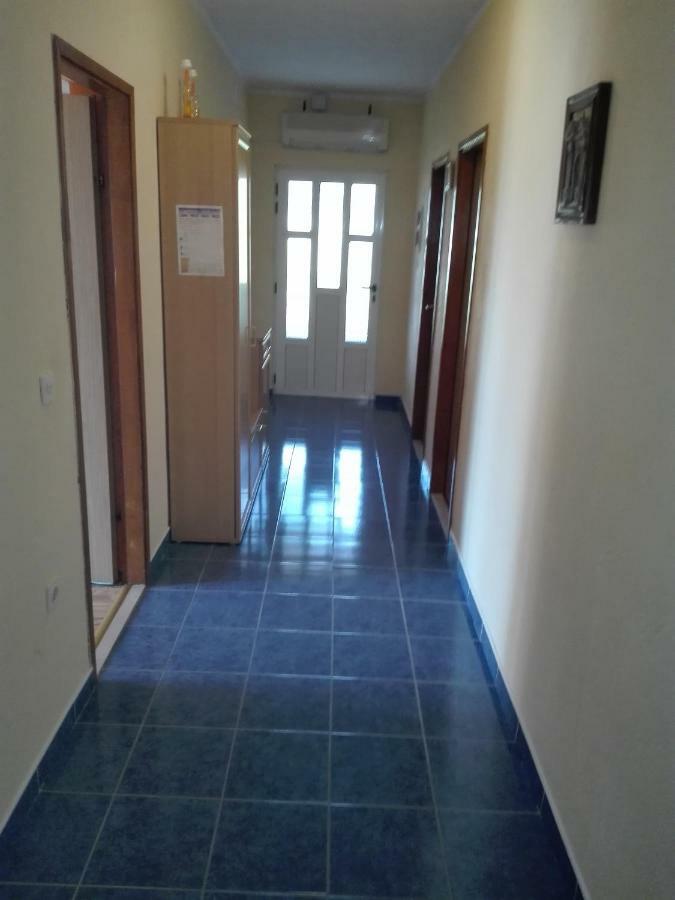 Apartment Luka โตรกีร์ ภายนอก รูปภาพ