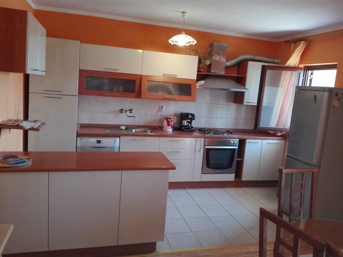 Apartment Luka โตรกีร์ ภายนอก รูปภาพ