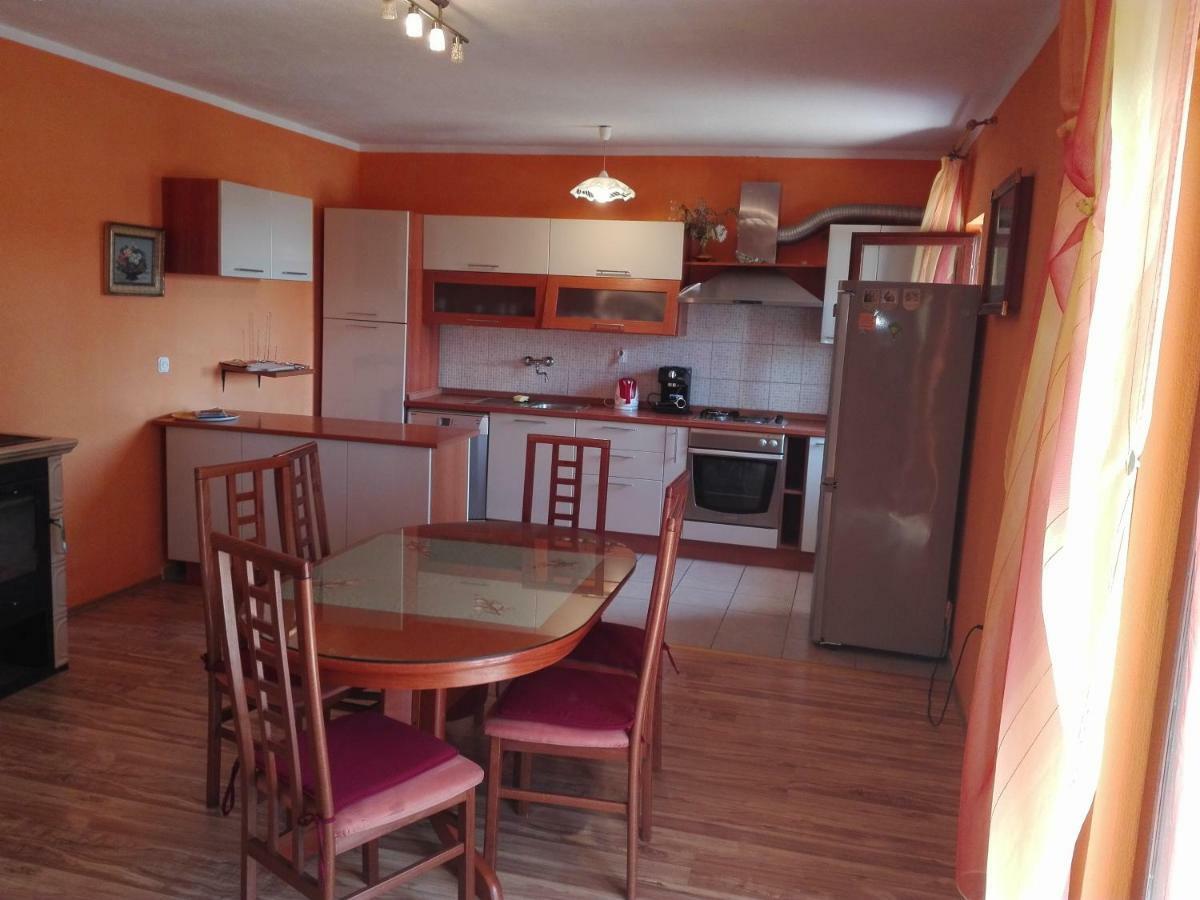 Apartment Luka โตรกีร์ ภายนอก รูปภาพ