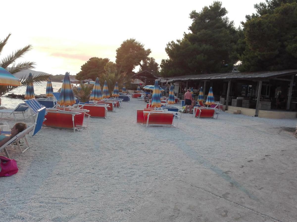 Apartment Luka โตรกีร์ ภายนอก รูปภาพ