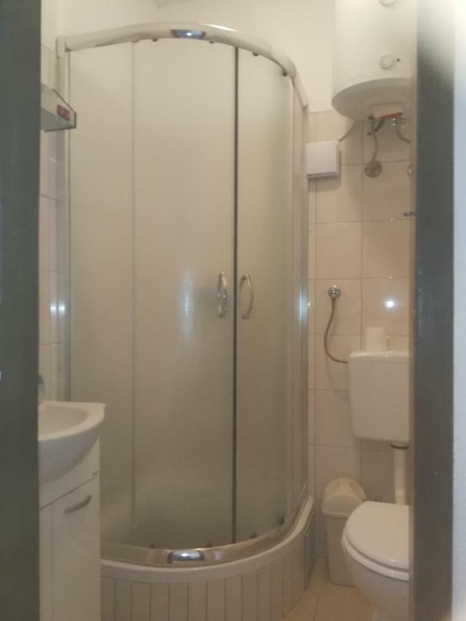 Apartment Luka โตรกีร์ ภายนอก รูปภาพ