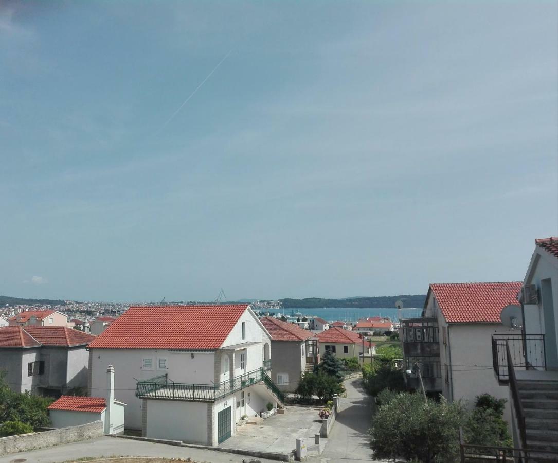 Apartment Luka โตรกีร์ ภายนอก รูปภาพ