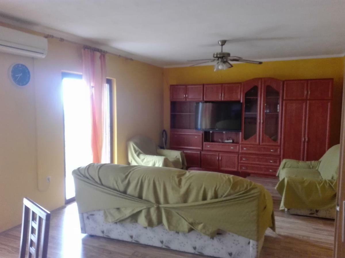 Apartment Luka โตรกีร์ ภายนอก รูปภาพ