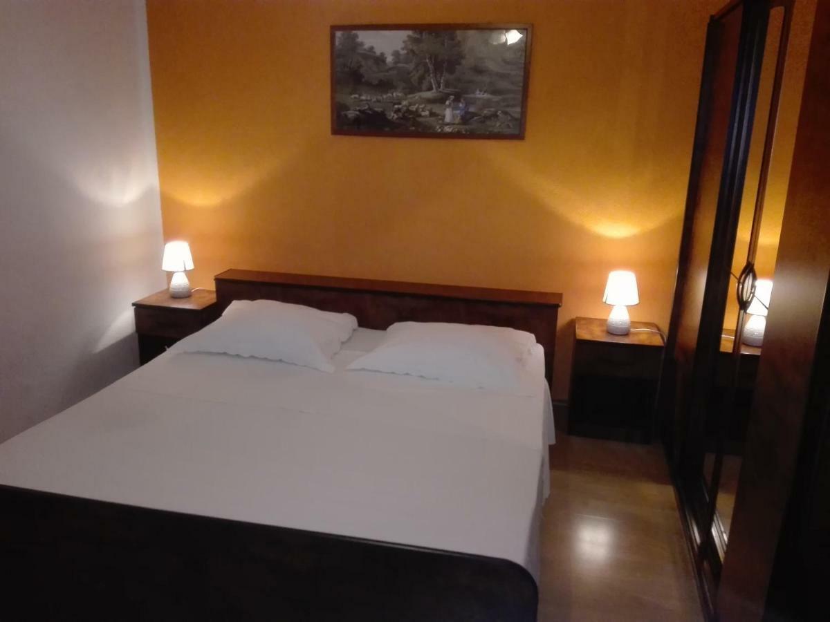 Apartment Luka โตรกีร์ ภายนอก รูปภาพ