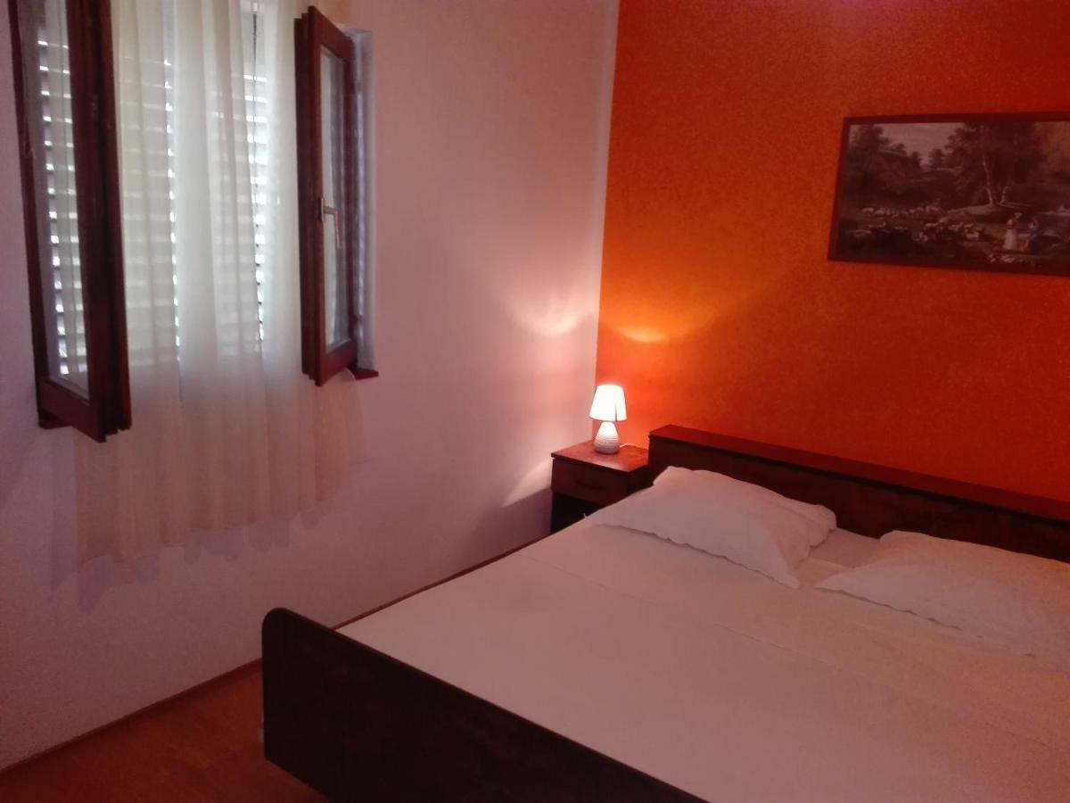 Apartment Luka โตรกีร์ ภายนอก รูปภาพ