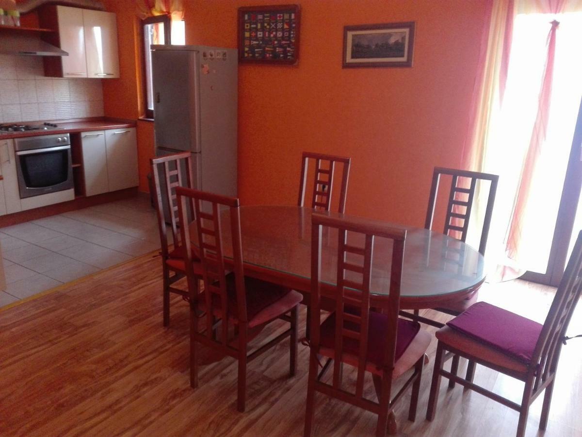 Apartment Luka โตรกีร์ ภายนอก รูปภาพ