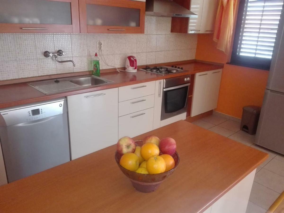 Apartment Luka โตรกีร์ ภายนอก รูปภาพ